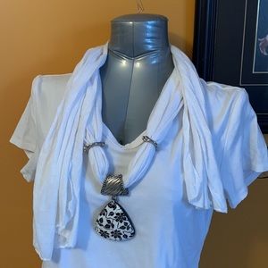 White scarf with pendant